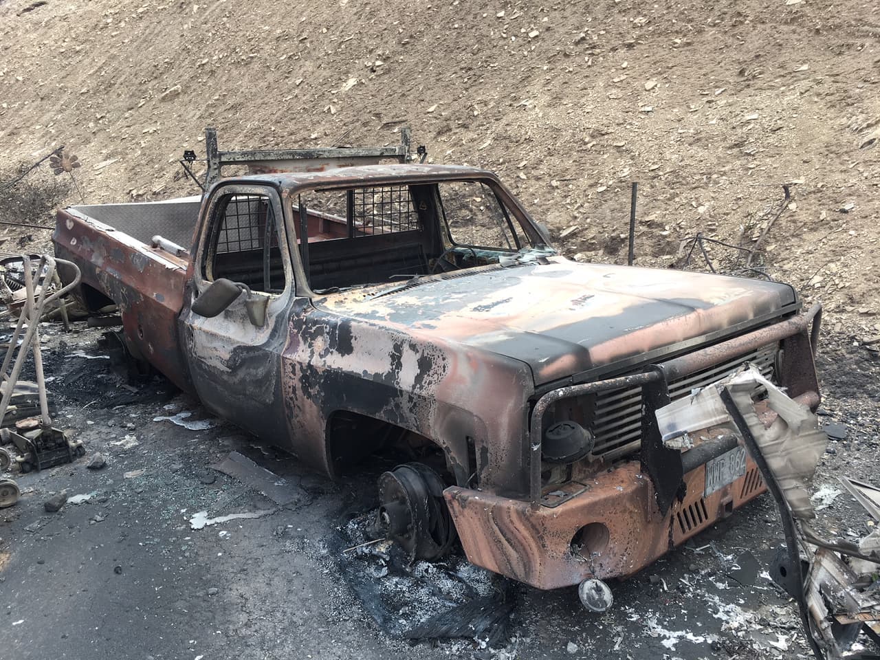 <b><a href="http://www.univision.com/los-angeles/kmex/noticias/incendios/california-ya-ha-registrado-600-incendios-forestales-mas-en-2016-que-en-2015">California registró 600 incendios forestales más en 2016 que en 2015</a></b> y este año también ha sido catastrófico. En octubre, murieron 44 personas y más de 10,000 edificaciones quedaron destruidas por una 
<b><a href="http://www.univision.com/los-angeles/kmex/noticias/incendios/las-llamas-en-california-no-dan-tregua-40-muertos-y-5-700-edificaciones-hechas-cenizas">oleada de fuegos que ardió durante días en el norte del estado,</a></b> en la zona vinícola de Sonoma y Napa.