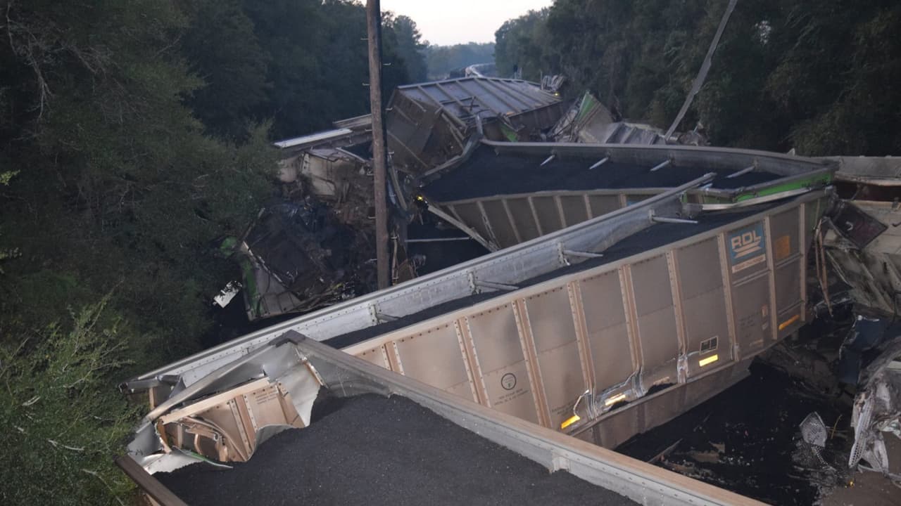 Descarrilan dos trenes tras un aparatoso accidente en Florida 