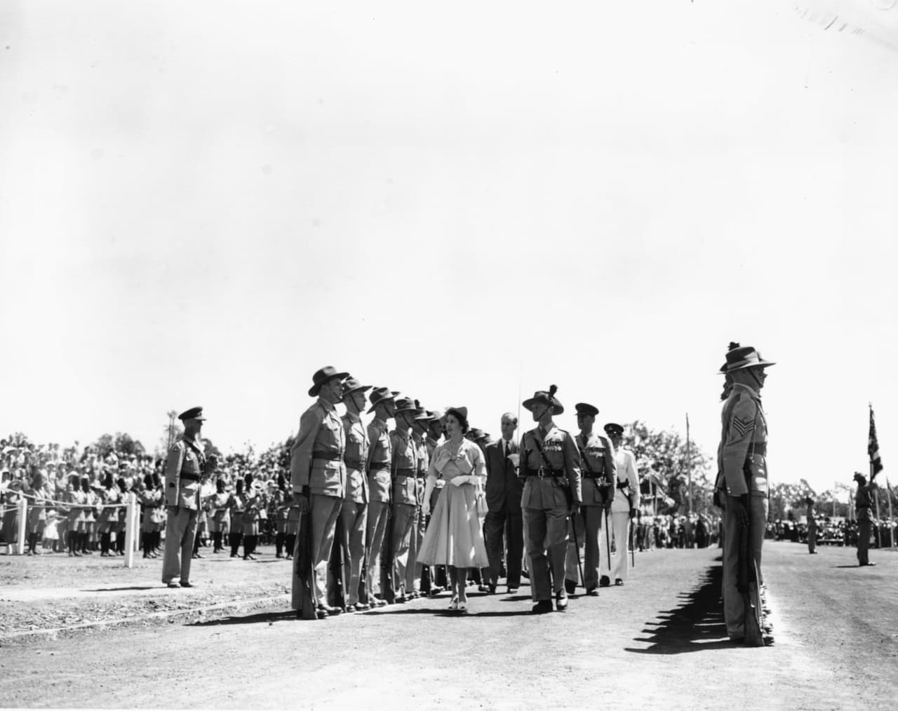 Elizabeth Alexandra Mary se encontraba en Kenia, con el príncipe Phillip, cuando se enteró de que se había convertido en monarca.