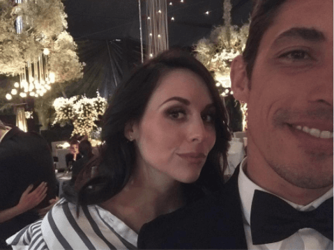 En medio de la alegría de convertirse en padres, Zuria Vega y su esposo Alberto Guerra, se mostraron muy felices al asistir a una fiesta tan solo un par de semanas después del nacimiento de Lúa.