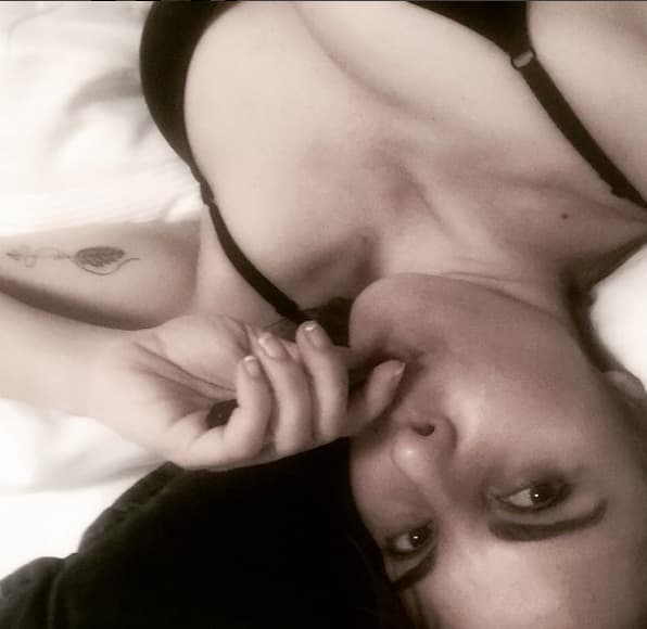 Kate del Castillo mostró un sexy escote en sus redes sociales para deleite de sus seguidores.