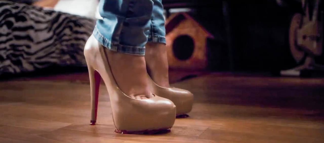 · El tacón denominado de ‘aguja’
<b> </b>puede 
<b>atorarse muy fácilmente en la alfombra</b>, más aún cuando la misma está muy desgastada.