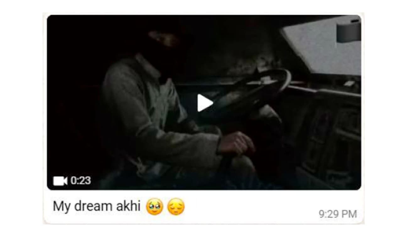 Según los documentos, el 13 de noviembre de 2025 Garza compartió un video de un atentado suicida con vehículo y escribió “My dream akhi”.