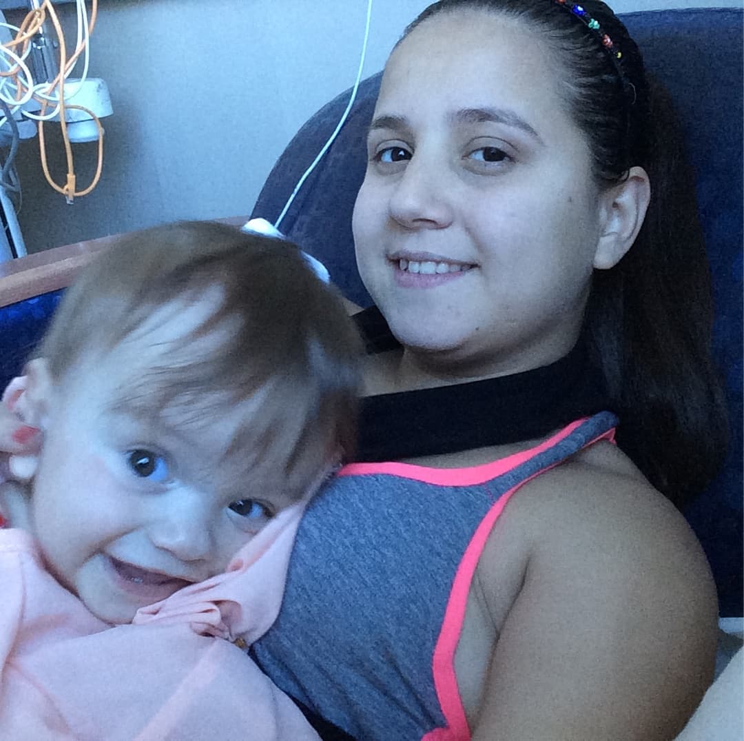 Carlitos 'El Productor' se convirtió así en padre primerizo junto a su esposa Silvia Díaz, con quien lleva casado más de 20 años.