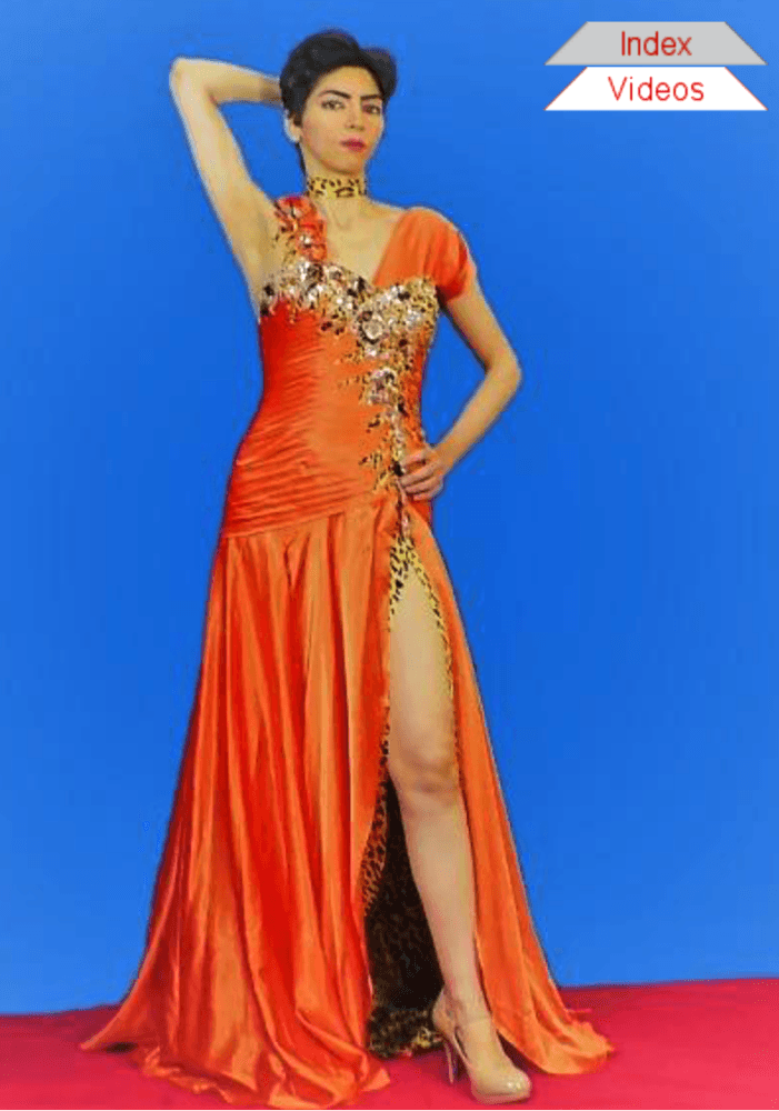 Hija de inmigrantes de Irán, nació en San Diego, California, donde radica la comunidad iraní más grande de Estados Unidos.