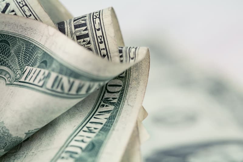 <b>Salario mínimo aumenta a $15 la hora</b>
<br>
<br>Esta ley lleva un tiempo ya siendo implementada. Empleados de empresas grandes y trabajadores de comida rápida ya gozaban de este aumento desde el año pasado, pero a partir del 31 de diciembre empleados de negocios más pequeños con 10 trabajadores o menos también verá un aumento en su sueldo.