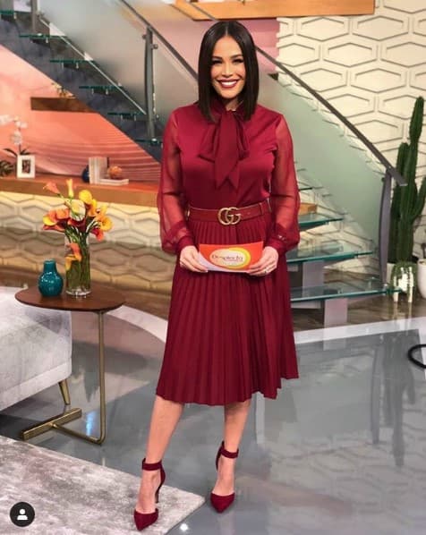 Karla Martínez también recordó lo mucho que ha luchado para alcanzar sus sueños: “Cuando empecé mi carrera, estudiaba en la universidad y trabajaba como reportera para el noticiero local de Univision en El Paso, Texas. Luego, me convertí en corresponsal de Primer Impacto. Siempre dije sí, a todas las oportunidades”.