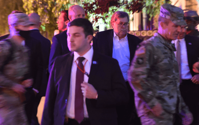 La agresiva estrategia del gobierno federal para "dominar las protestas" por la muerte de George Floyd