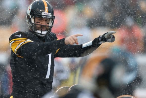 Los fanáticos de los Dolphins ya no hablan de la controversia Incognito/Martin, ni si Ireland o Philbin estarán con el equipo en el 2014, sino que pasan horas calculando… ¡porque tenemos chance de ir a los playoffs! Al principio de la temporada, y sobre todo, después de perder -casi deshonrosamente- contra Tampa Bay y Buffalo, los comentarios sobre Miami eran negativos. Qué si las novatadas, qué si Tannenhill, qué si el running game, qué si la línea ofensiva, que si… qué se yo… Pero ahora, las cosas han cambiado y solo se mencionan las posibilidades que tenemos de jugar en enero. ¡Ay, bendito! Bueno, después de este encontronazo con los portadores de las terribles toallas amarillas, donde salimos vencedores … por media pulgada… 34-28, ya todo me parece posible. Arriba Tannenhill (20 de 33, para 200 yds); arriba Wake and Odrich; arriba Thomas (105 yds, un TD en 16 acarreos); arriba Clay con sus dos TD y arriba Philbin, que mantiene el invicto en la revisión de las jugadas (obtuvo el cambio de “incomplete pass” a TD de Hartline). ¡Arriba, Dolphins, seguimos cuesta arriba!