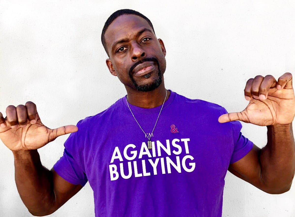 El actor Sterling K. Brown se une al SpiritDay.