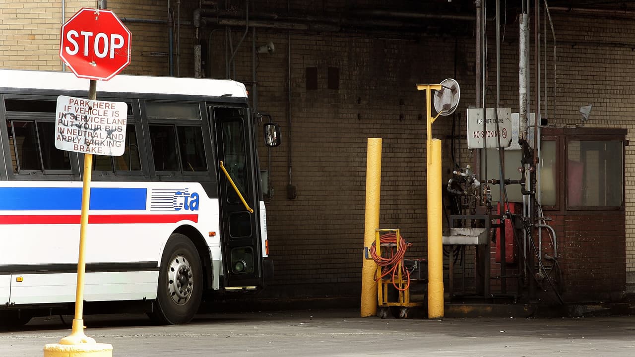 Y como recordatorio, las autoridades sanitarias recomiendan lo siguiente en todo momento:Cubre tu tos o estornuda con un pañuelo de papel, luego tírelo a la basura. Evita el contacto cercano con personas que están enfermas. Evita tocarte los ojos, la nariz y la boca.Lávate las manos con frecuencia con agua y jabón durante al menos 20 segundos. Si no hay agua y jabón disponibles, usa un desinfectante para manos a base de alcohol con al menos 60% de alcohol. Quédese en casa cuando esté enfermo.