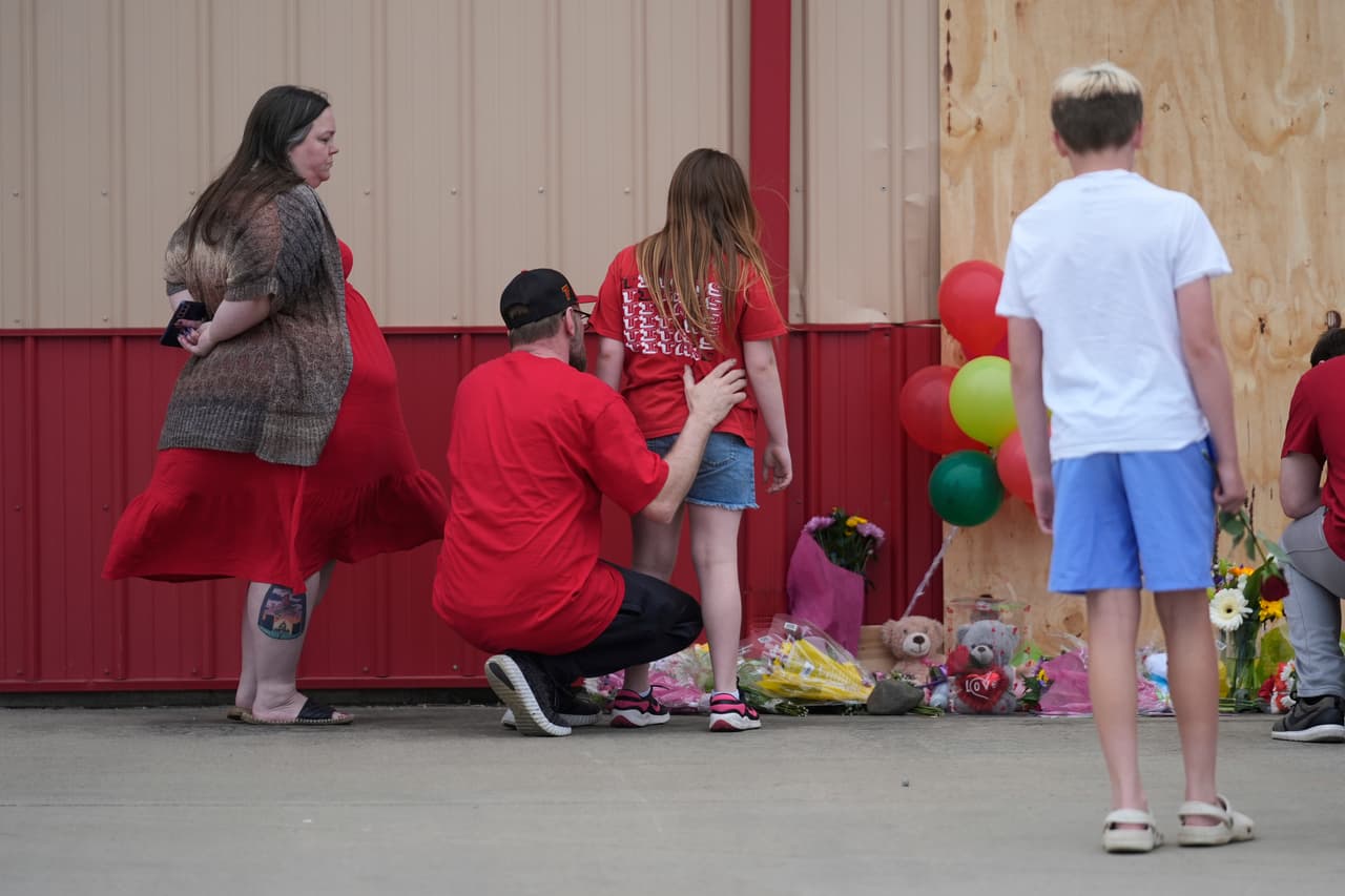 El impacto emocional fue profundo: las víctimas tenían entre 7 y 18 años. Otras seis personas resultaron heridas, una de ellas en estado crítico.