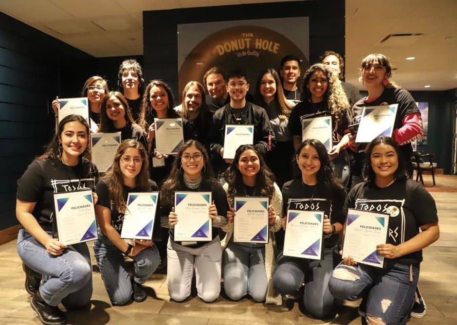 En concierto histórico Maná presenta, junto a la Univision Foundation y la Fundación Selva Negra, a los ganadores de la beca para jóvenes estudiantes de EEUU