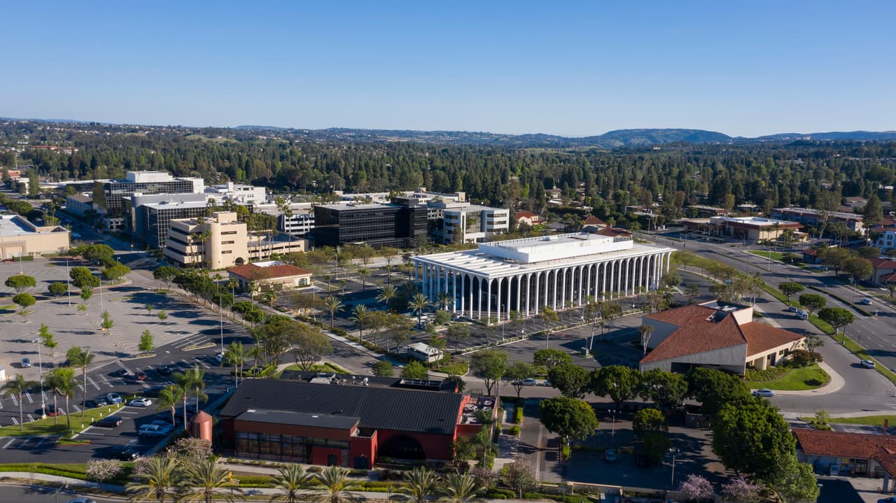 <b>Puesto 9 (tres ciudades empatadas)</b>
<br>
<br>
<b>Laguna Woods, California</b>
<br>
<br>
<i>Credit score</i> promedio de sus residentes: 781 puntos.
<br>
<br>Otra recomendación es mantener las cuentas que ya tiene abiertas, y no abrir nuevas cuentas.
<br>