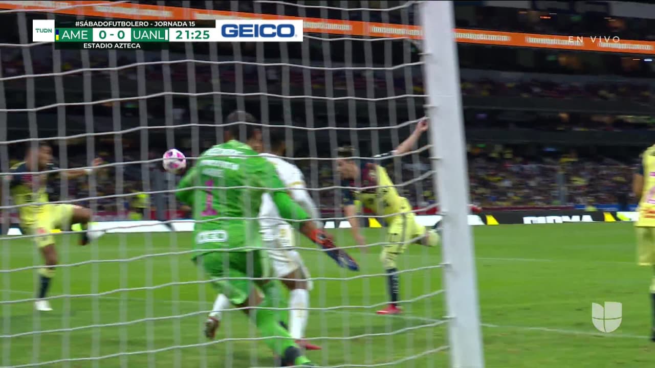 ¡TIRO ATAJADO! disparo por André-Pierre Gignac.