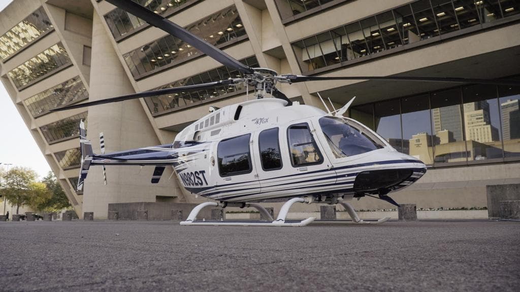 Interesado en ayudar a Dallas a
<a href="https://www.univision.com/local/dallas-kuvn/crimenes-violentos-en-dallas-van-en-descenso-aunque-los-asaltos-siguen-siendo-un-problema-para-la-policia-video">combatir el crimen,</a> Ross Perot Jr. donó el helicóptero al Departamento de Policía.
<br>