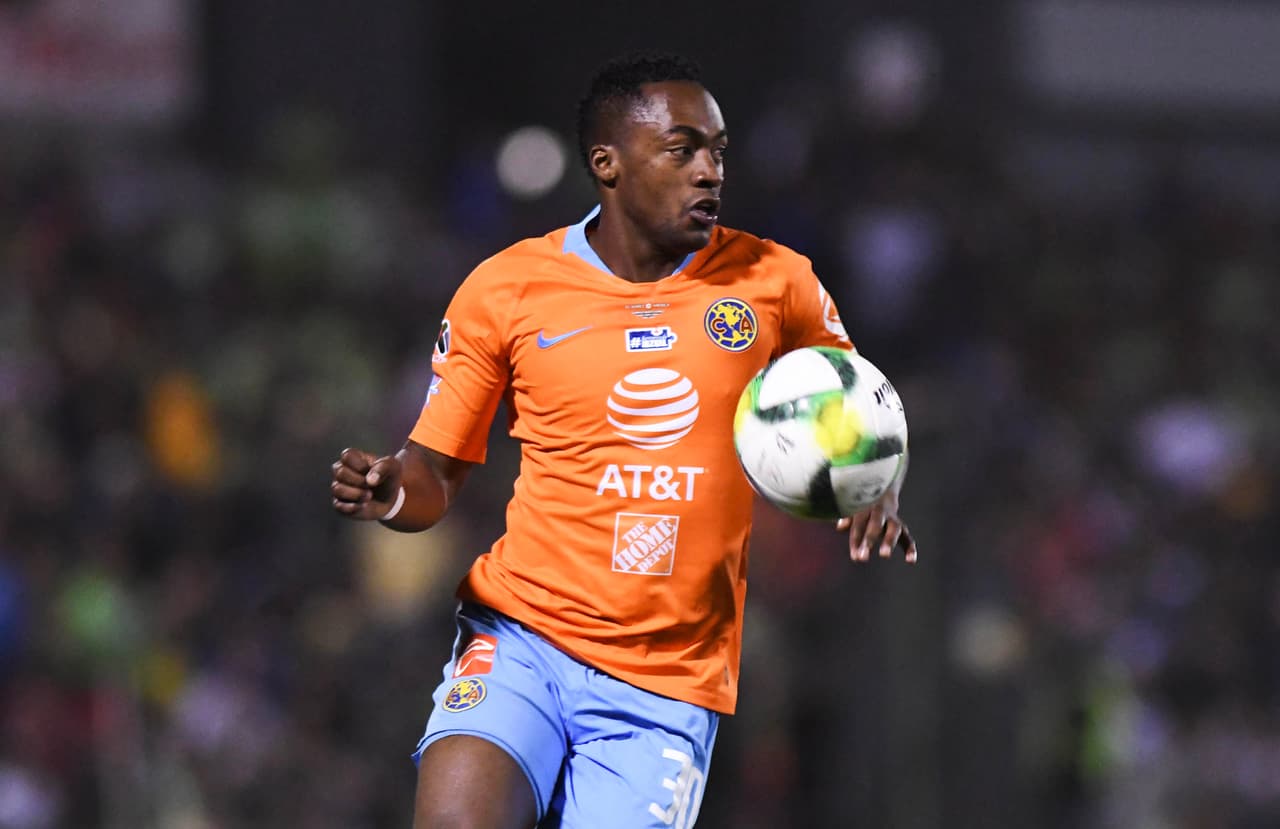 Aquí Renato Ibarra. Y mientras los Bravos de Juárez controlaban mayormente el esférico, era América el ue estaba haciendo el manejo de partido.