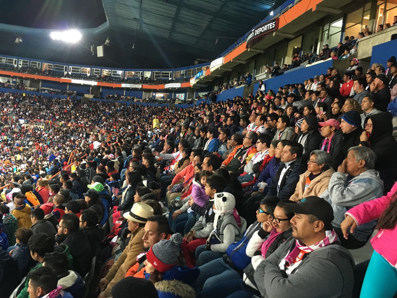 Women's soccer league in Mexico draws huge crowds 