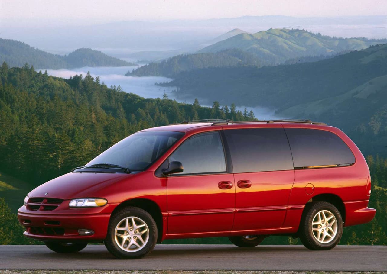 5.- Dodge: Según YourMechanic los vehículos de la marca Dodge fallan en encender 5 veces más que el promedio. Según la fuente, el modelo Caravan de Dodge encabeza el listado de modelos con mayores dificultades de encendido, con una frecuencia de 26 veces más que el promedio.