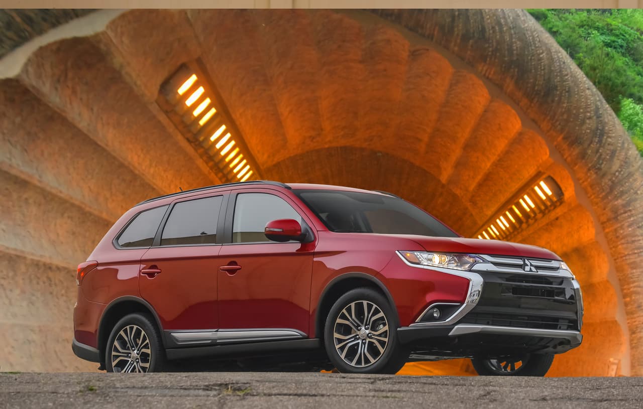6. Mitsubishi: La Outlander 2016 de Mitsubishi podría hacer que intentes más de una vez dar arranque. YourMechanic señala que los vehículos de esta marca también son 4 veces más propensos a no encender que el promedio.