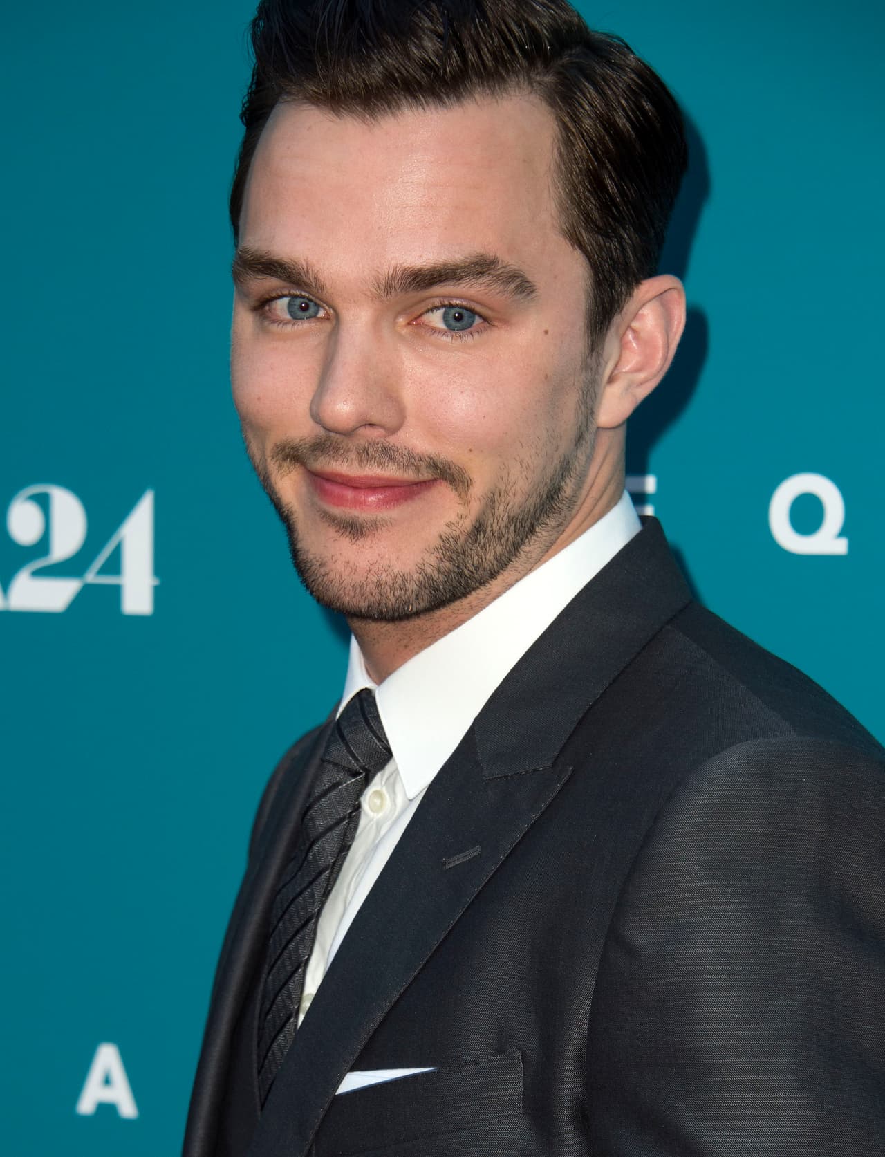 <b>Nicholas Hoult.</b>
<br>El actor británico que interpretó a Beast en 'X-Men: Primera generación' y las películas de la franquicia que le siguieron mide 3.2 pulgadas (1.90 m).