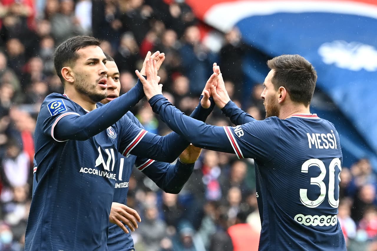 El PSG goleó al Bordeaux con los goles de Mbappé, Neymar y Leandro Paredes, pero ni esa victoria evitó los abucheos de sus seguidores, quienes castigaron especialmente al Ney y Lio.
