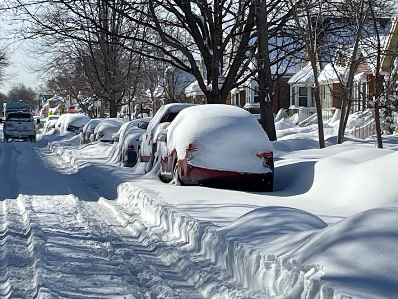 Algunos totales oficiales de parte del 
<a href="https://www.weather.gov/source/crh/snowmap.html?sid=lot" target="_blank">Servicio Nacional de Meteorología</a> (hasta las 7am):
<br>Evanston: 18"
<br>Aeropuerto Midway: 17.7”
<br>Chicago 16.9”
<br>Albany Park: 16”
<br>Chicago O’hare 7.5”