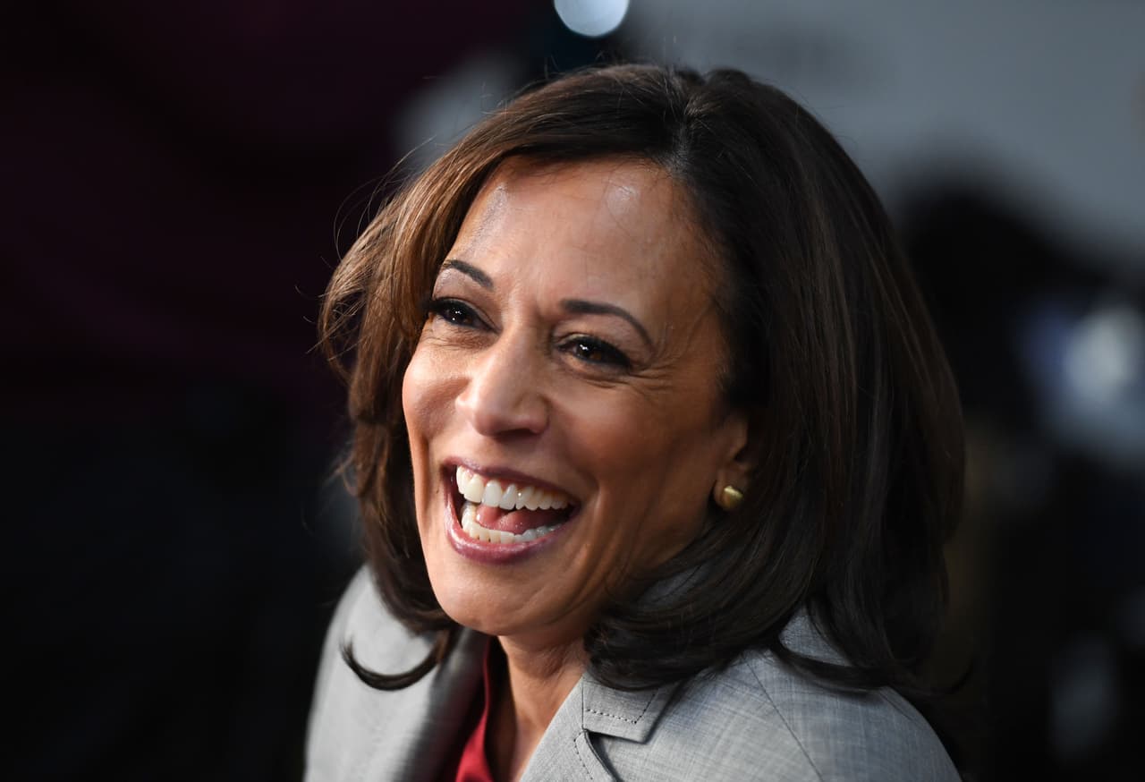 <b>Kamala Harris. </b>Abogada de 55 años, ex candidata presidencial, senadora de California desde 2017, exfiscal de distrito de San Francisco desde 2004 a 2011 y ex procuradora general de California desde 2011 a 2017. Esta hija de madre india y padre jamaiquino es considerada una progresista, pero no al extremo. Acumula suficientes credenciales para el cargo y es conocida a nivel nacional.