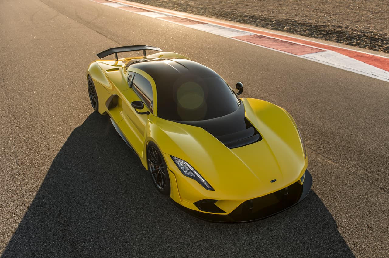 <b>Hennessey Venom F5</b>
<br>Año: 2017
<br>Velocidad máxima: 301 mhp (484 km/h)
<br>0-60 mph: No disponible
<br>Motor: No disponible
<br>Potencia: 1,451 HP
<br>Precio original: 1’600,000 dólares
<br>