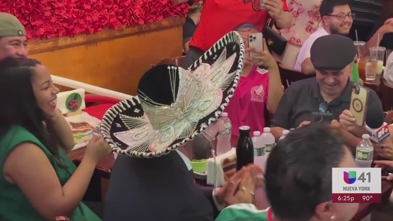 Mamdani vive el inicio del mundial de fútbol en restaurante mexicano
