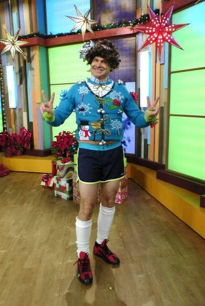 Alan Tacher no le tiene miedo al ridículo y menos cuando se trata de divertirse y arrancar sonrisas. Si te gusta la comedia, el stand up, los trucos de magia e ilusionismo, entonces tienes que acompañarlo en su nueva aventura.