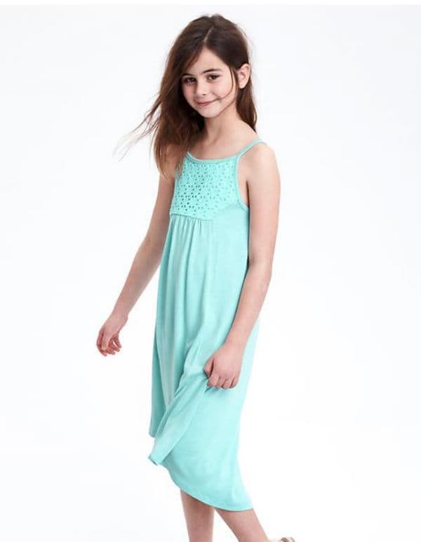 Eyelet Hi-Lo Midi Dress, 22 dólares en Old Navy