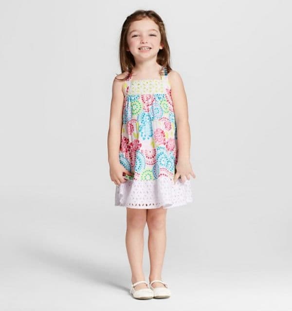 Penny M Toddler Girls' Mosaic Floral Mix Eyelet Sun Dress Set, talles de 2 a 5 años, 16.99 dólares en Target