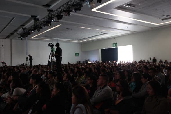 Y sin duda logra atrapar la atención de los asistentes.