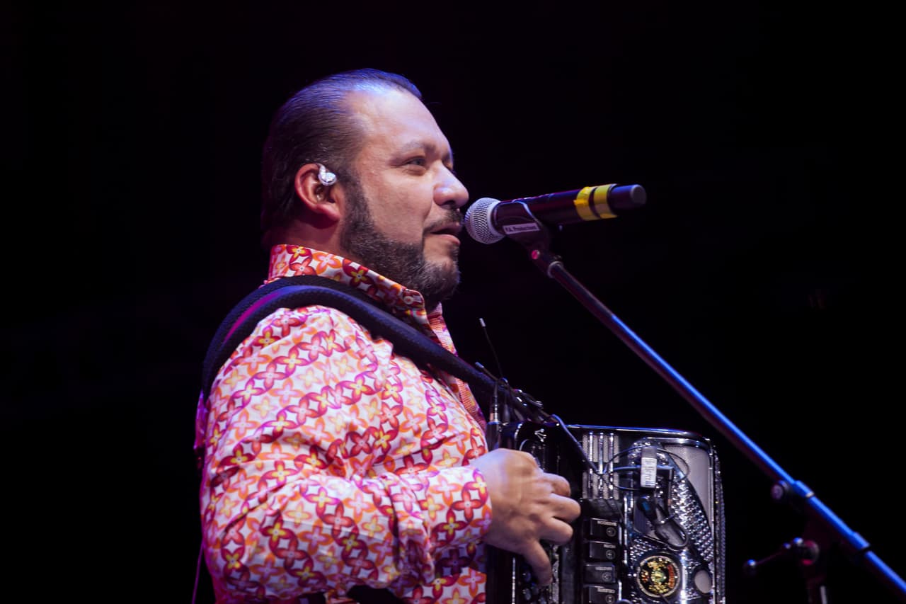 Beto Zapata, todo un ídolo en el norte de México se lució también con el acordeón.