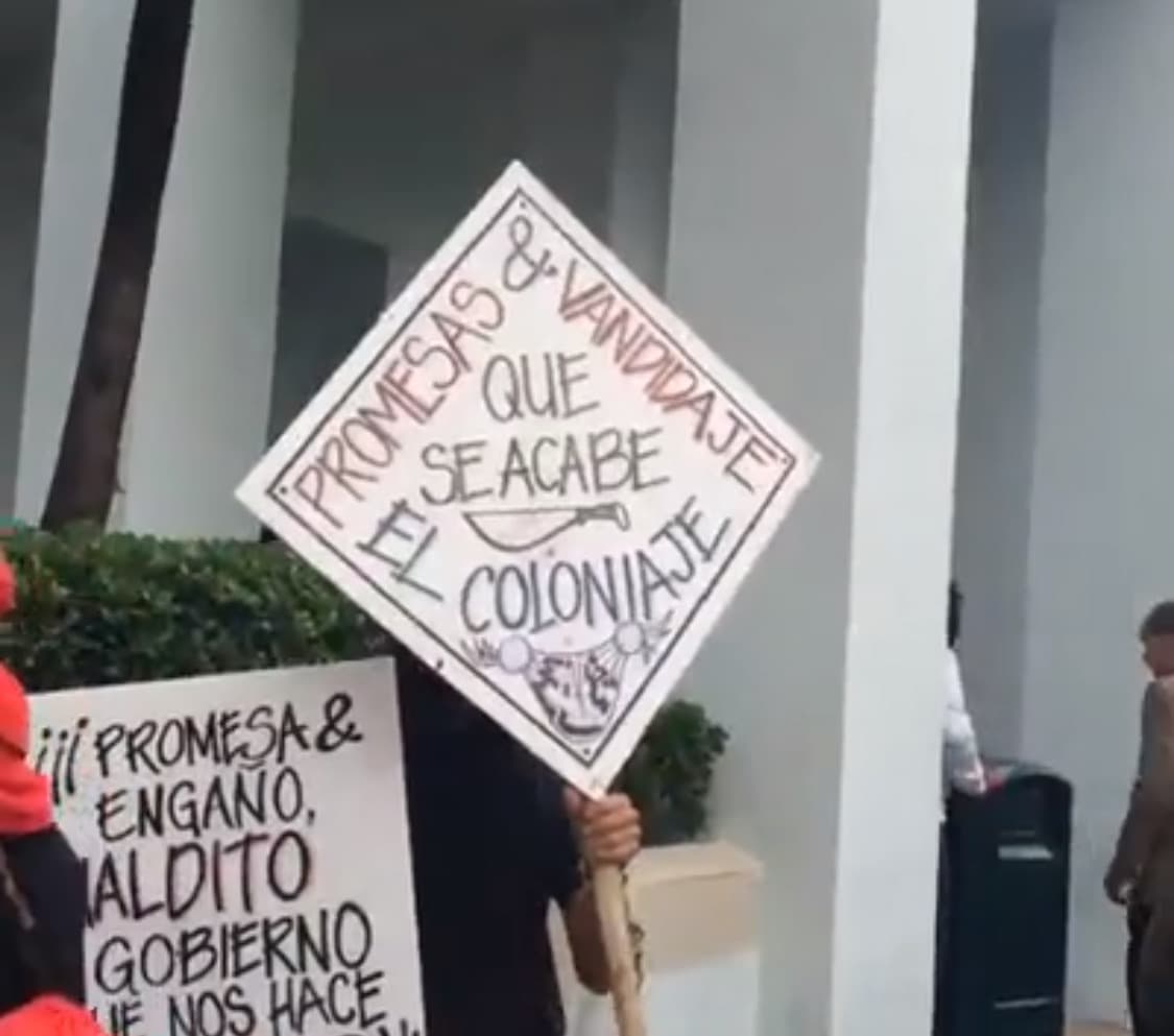 Manifestación contra foro sobre Promesa. Desde temprano intentan detener la 1era Conferencia de Promesa pautada para el miércoles 31 de agoto en el The Condado Plaza Hilton Hotel.
<br>