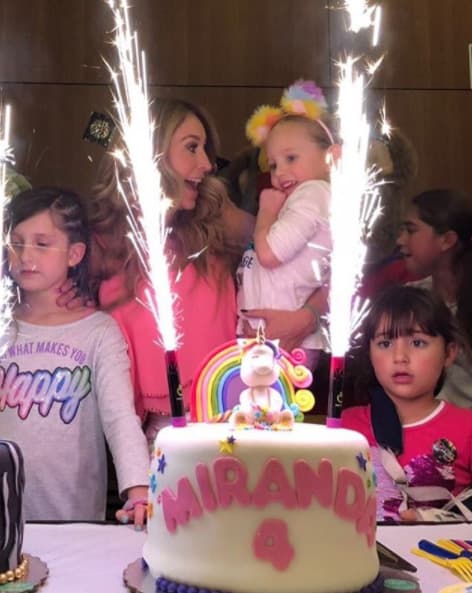 "Ser mamá y papá va más allá de una relación en pareja... Ser padres es para siempre y por siempre estaremos aquí para ustedes nuestras nenas. ¡Las amamos!", escribió la actriz en Instagram.