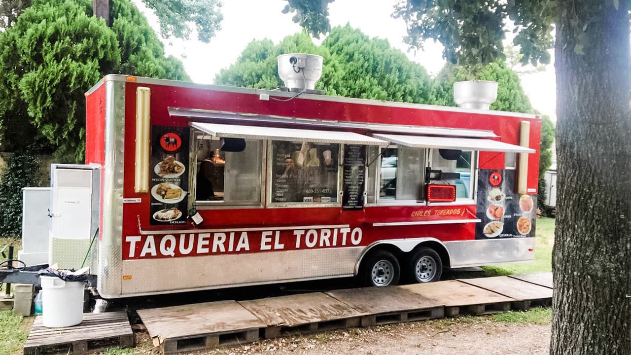 “El negocio de mi papá está teniendo problemas”: la publicación que rescató una taquería móvil en Houston