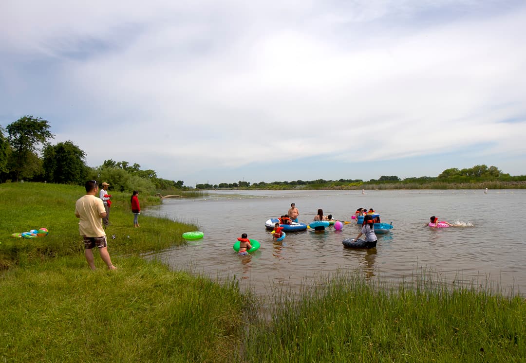 <b>Brannan Island State Recreation Area, </b>a 45 millas al sur de Sacramento. 
<br>Situado en el área de la Delta, el área incluye sitios para nadar, hacer picnic y barbacoas, y pasearse en barcos sobre el agua.