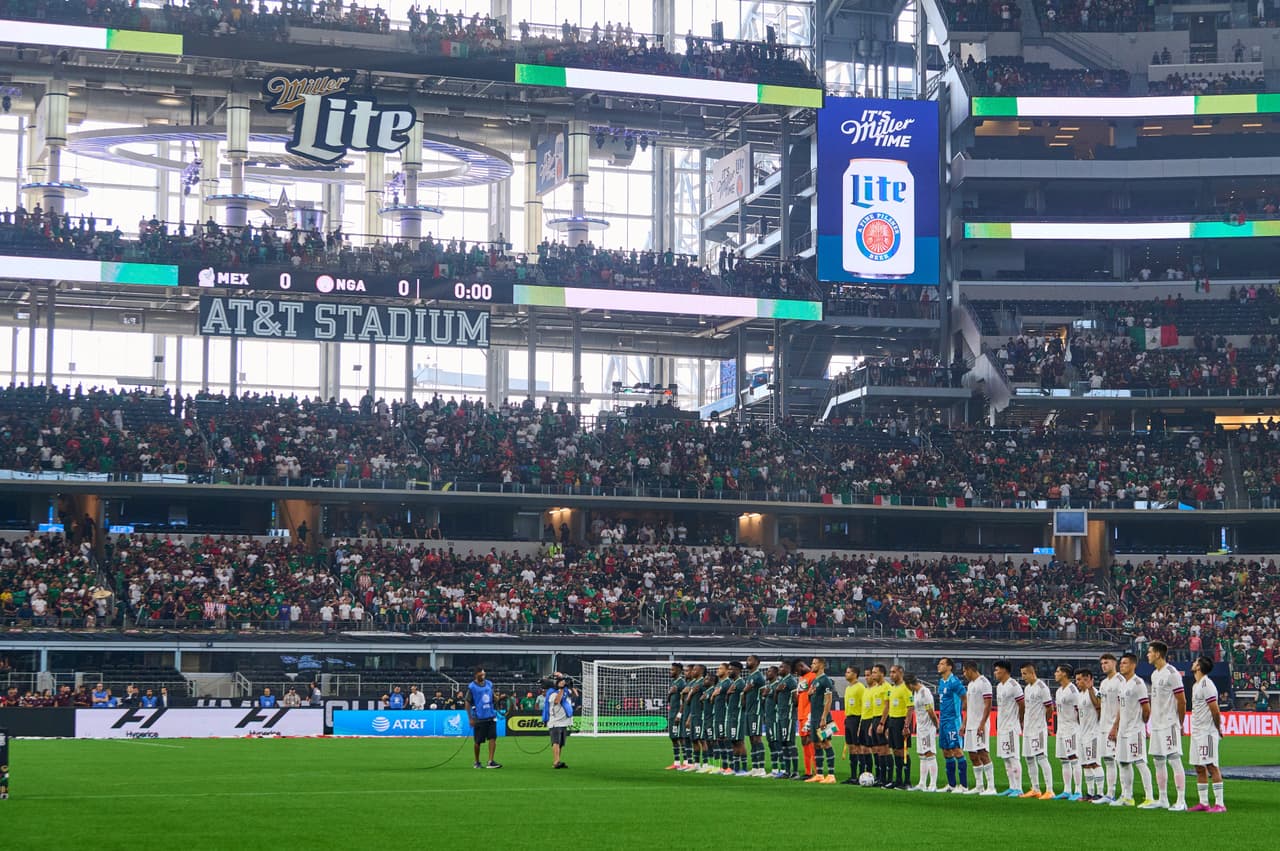 El estadio de los Dallas Cowboys tuvo una entrada espectacular.