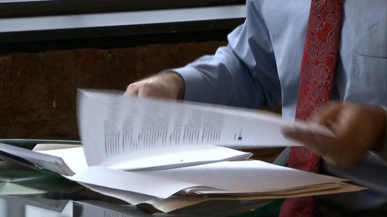 EEUU experimentó un pico en los precios de las viviendas durante los primeros dos años de la pandemia y en 2022 un significativo aumento de las tasas de interés. Un economista y el director ejecutivo de una compañía de préstamos hipotecarios analizan qué podemos esperar este año. 
<a href="https://www.univision.com/noticias" target="_blank">Sigue todas las noticias en Univision. </a>