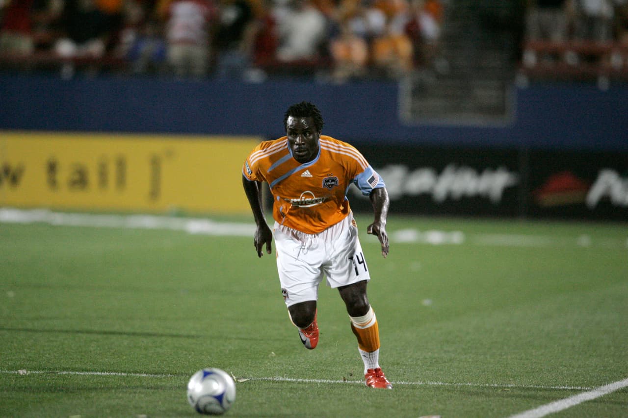 Ade Akinbiyi: "Estaba viendo en directo el partido el del Balckburn por la televisión. Cuando vi que George había marcado en el primer minuto mi primera reacción fue coger el teléfono para llamarle. Luego me di cuenta que no podía ponerse por que estaba jugando."