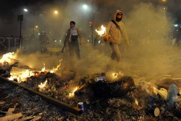 Además difunden videos en en los que la Guardia Nacional disparó contra edificios y destruye vehículo.