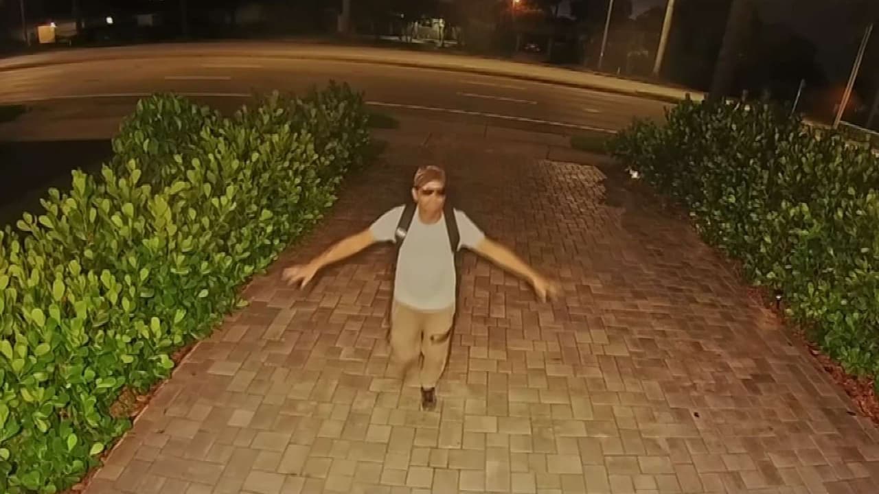 Arrestan a un hombre acusado de vandalizar varias veces una casa y realizar amenazas en Hollywood