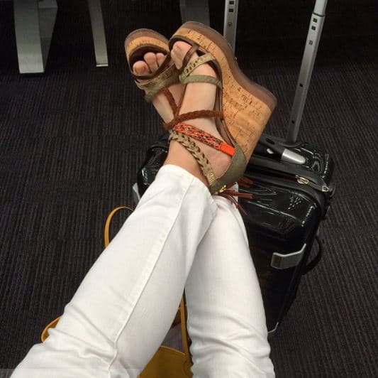 En momentos de descanso o trabajo, la actriz ha optado por compartir imágenes de sus pies con sus seguidores.