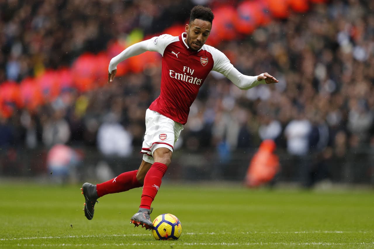 Arsenal mostró sus cartas de peligro con el recién llegado gaboonés Pierre Aubameyang en el frente de ataque.