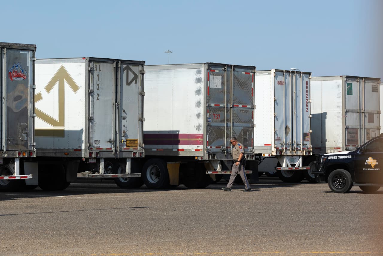 El puente entre Pharr y Reynosa quedó bloqueado el lunes en una protesta de camioneros que venían de México ante la orden del gobernador Greg Abbott de realizar inspecciones adicionales a las que lleva a cabo el gobierno federal que multiplicó hasta por 10 el tiempo de espera para entrar en EEUU.