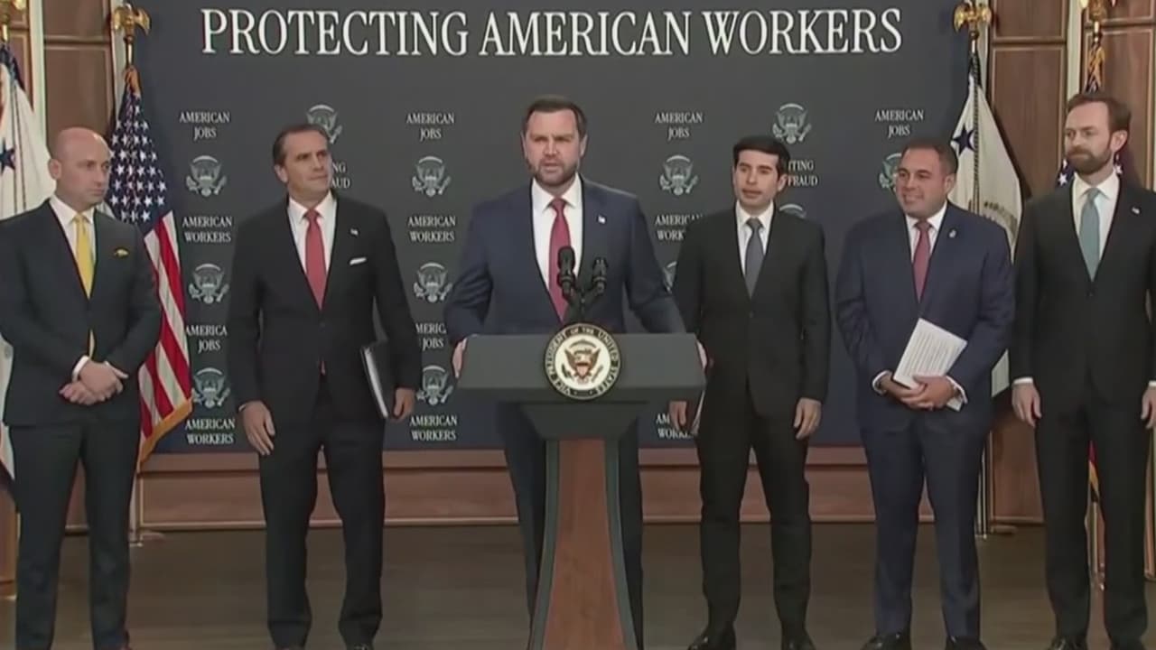 Administración Trump suspende a Microsoft y a otras siete empresas de un programa para solicitar visas H-1B