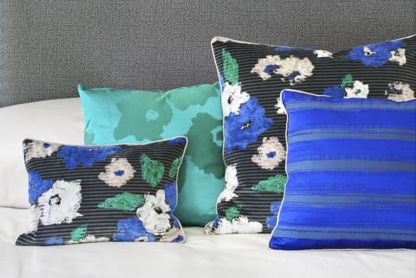 Dale a elegir entre diversas opciones modernas; algunos diseños abstractos podrían gustarle.