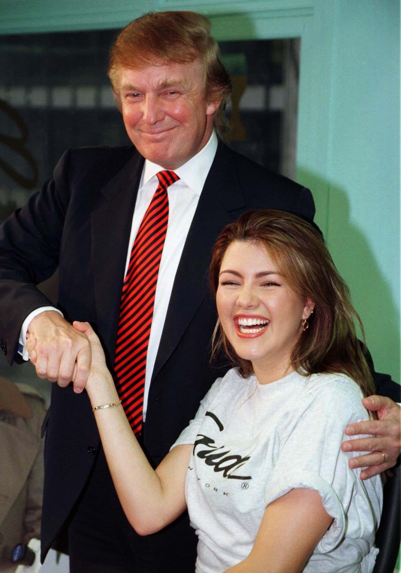 <b>Alicia Machado. </b>Donald Trump publicó una serie de mensajes en Twitter atacando a la ex Miss Universo, Alicia Machado, a pocos días de las elecciones presidenciales. La venezolana, colaboradora de la campaña de Clinton, fue catalogada por el presidente como "repugnante" e invitó a sus seguidores a buscar un supuesto "video sexual" donde habría participado Machado. Clinton señaló que cuando el magnate era dueño del concurso de belleza Miss Universo, había llamado a Machado “Miss Piggy” y que también se refirió a ella como “Miss Housekeeping” (Miss Criada) por su herencia hispana.